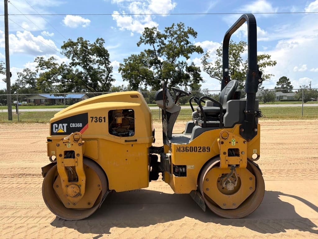 2019 CATERPILLAR CB36B — photo 1