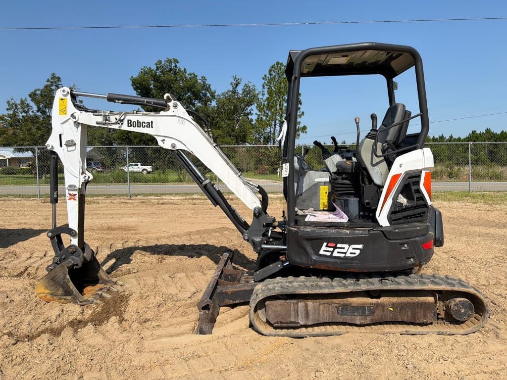 2020 BOBCAT E26 — photo 1