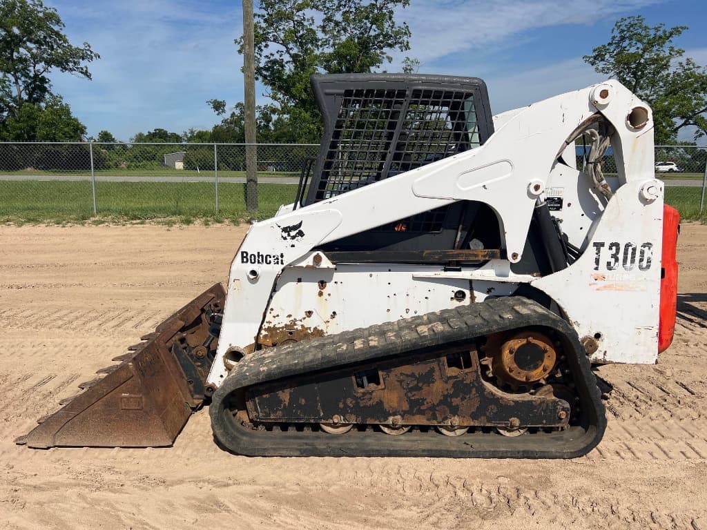 2005 BOBCAT T300 — photo 1