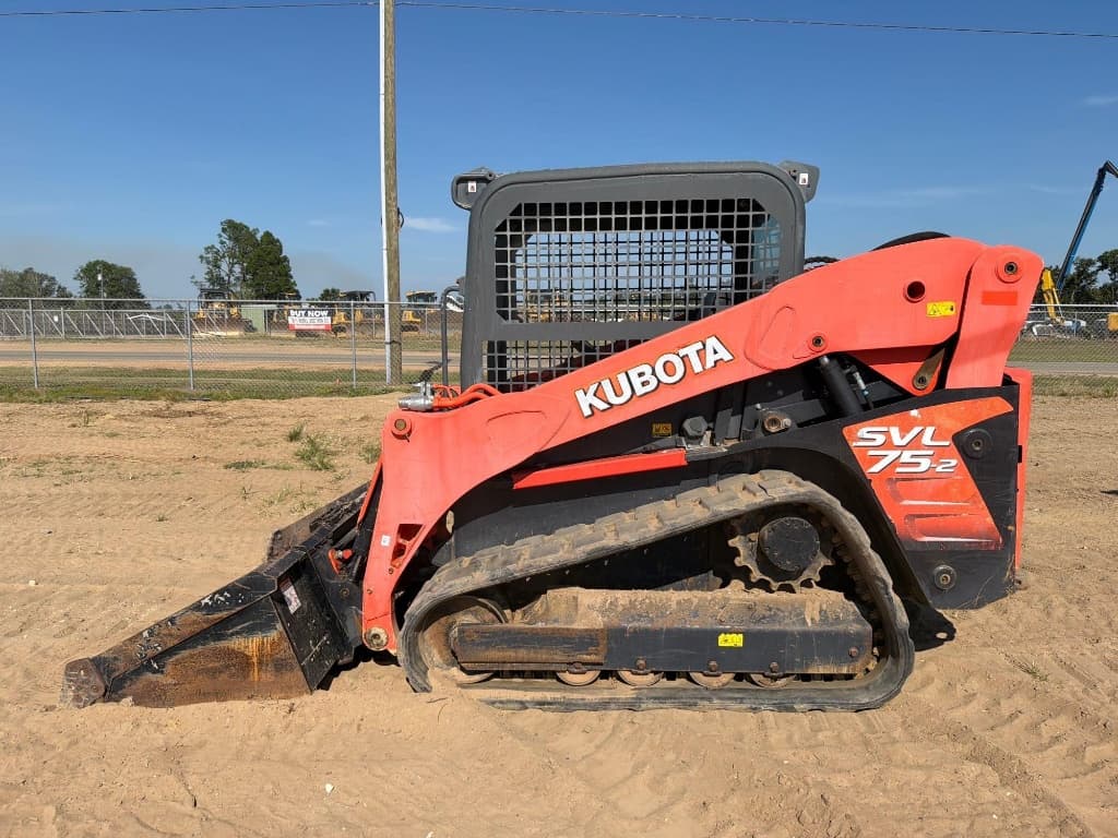 2017 KUBOTA SVL75-2 — photo 1