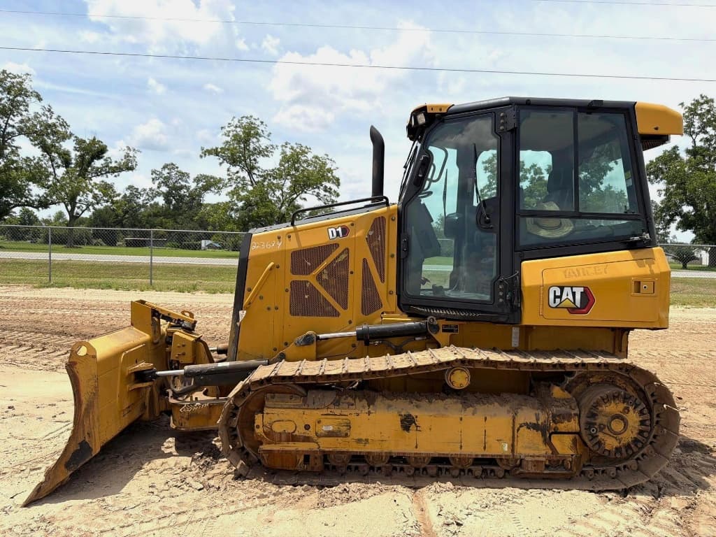 2020 CATERPILLAR D1 — photo 1