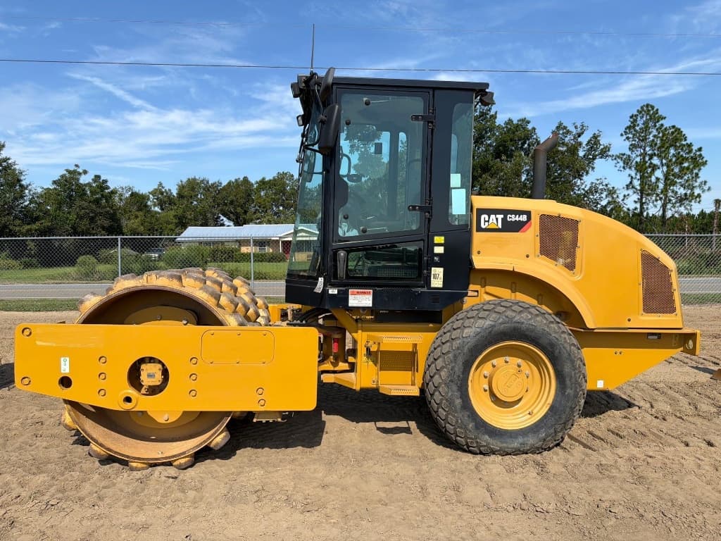 2019 CATERPILLAR CS44B — photo 1