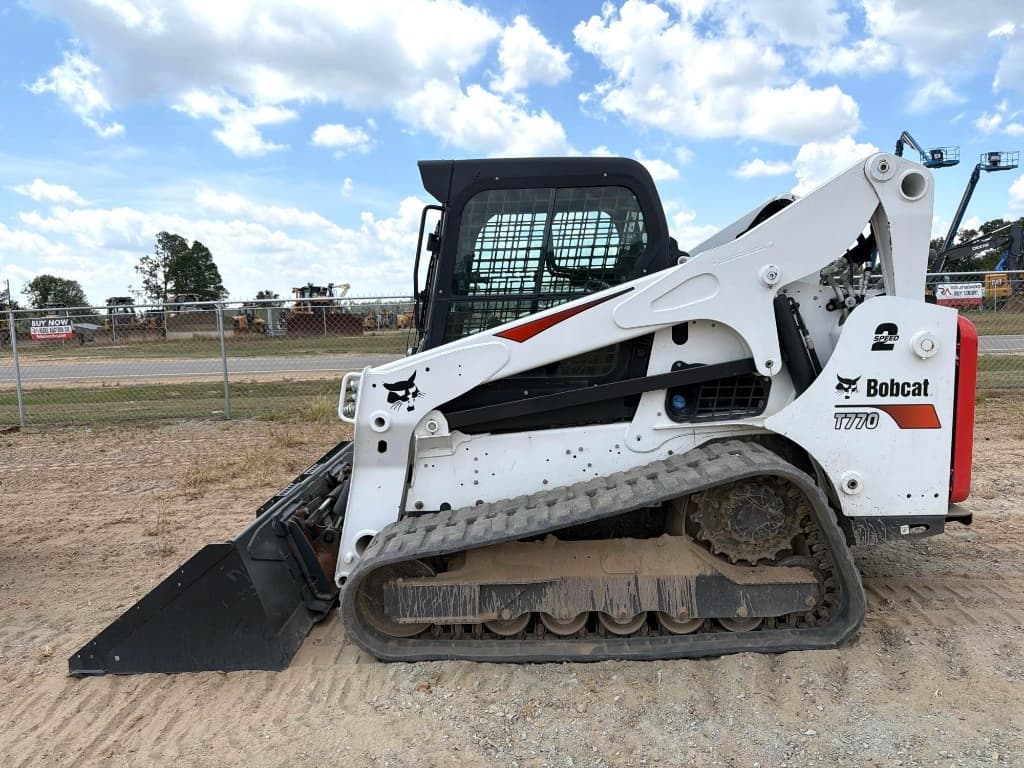 2023 BOBCAT T770 — photo 1