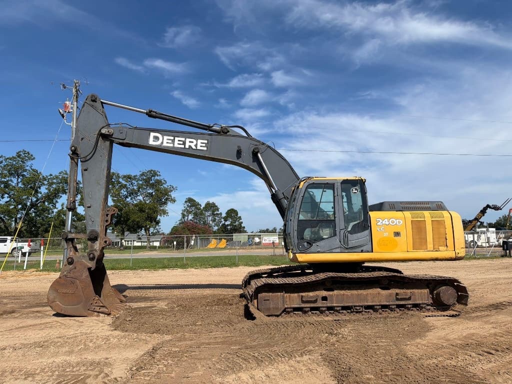 2007 JOHN DEERE 240D LC — photo 1