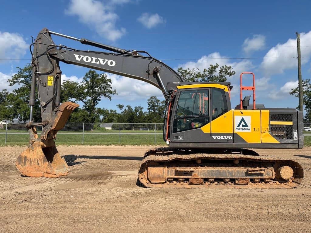 2023 VOLVO EC200EL — photo 1