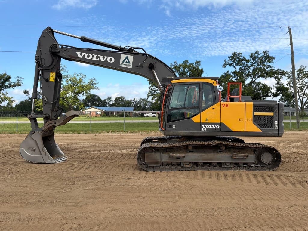 2023 VOLVO EC200EL — photo 1