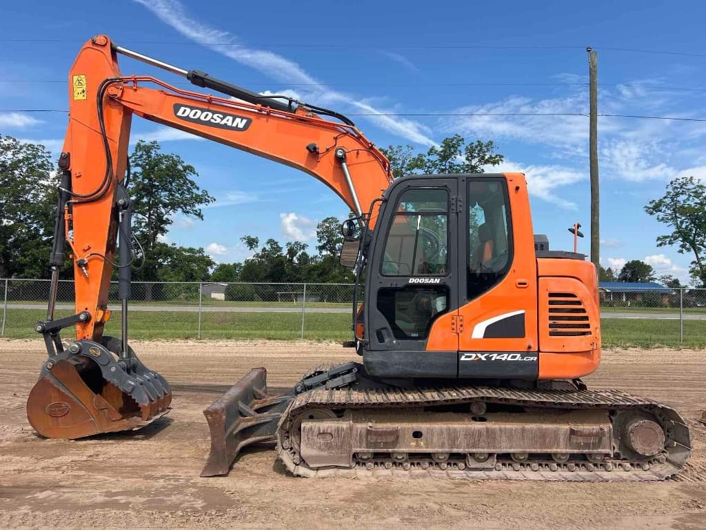 2019 DOOSAN DX140LCR-5 — photo 1