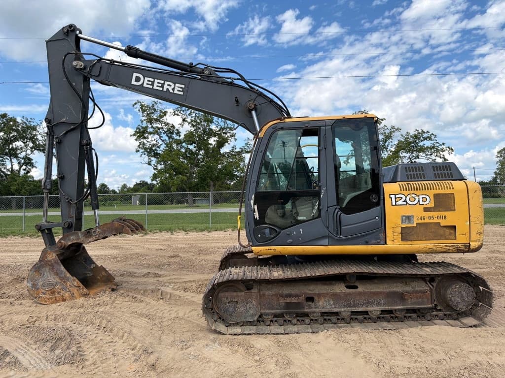 2012 JOHN DEERE 120D — photo 1