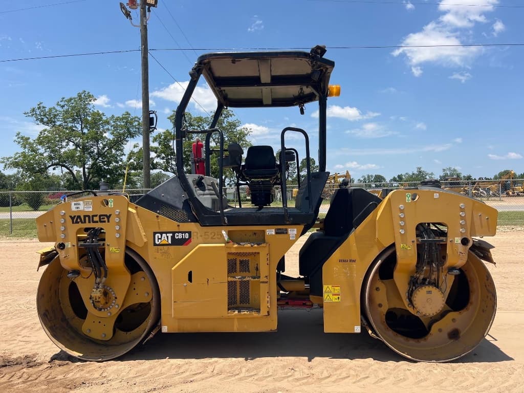 2019 CATERPILLAR CB10 — photo 1
