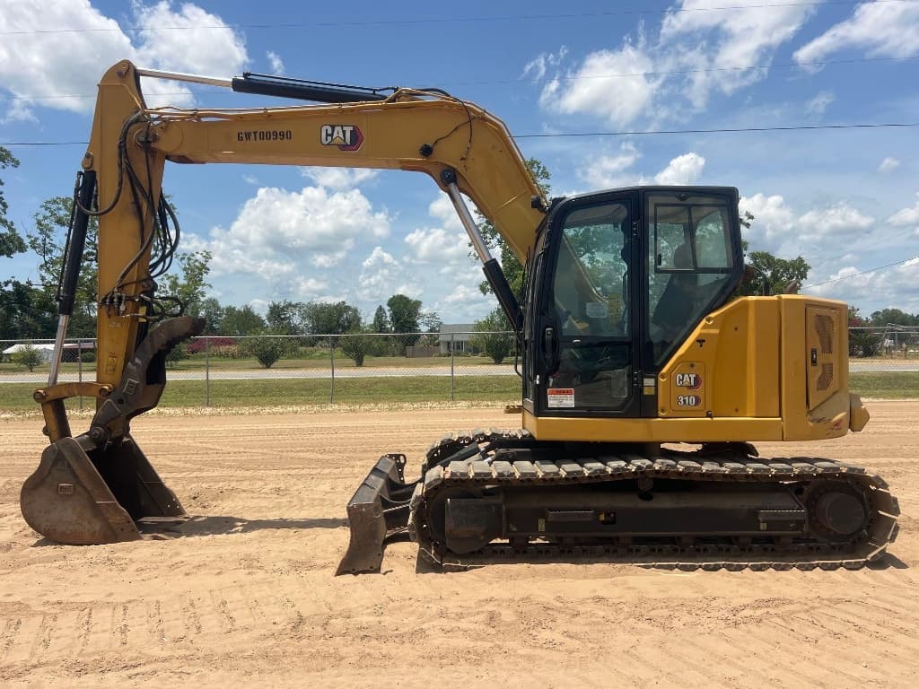 2020 CATERPILLAR 310 — photo 1
