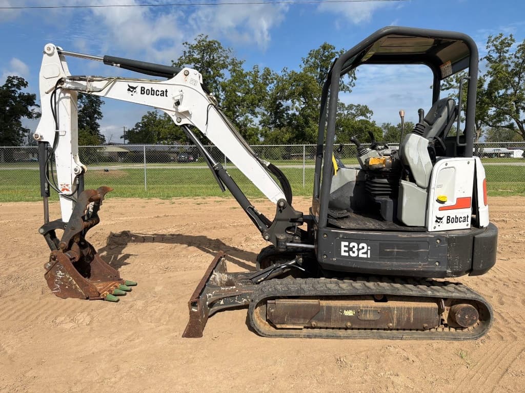 2016 BOBCAT E32I — photo 1