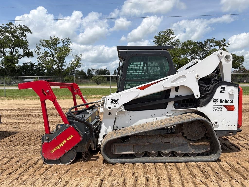 2020 BOBCAT T770 — photo 1