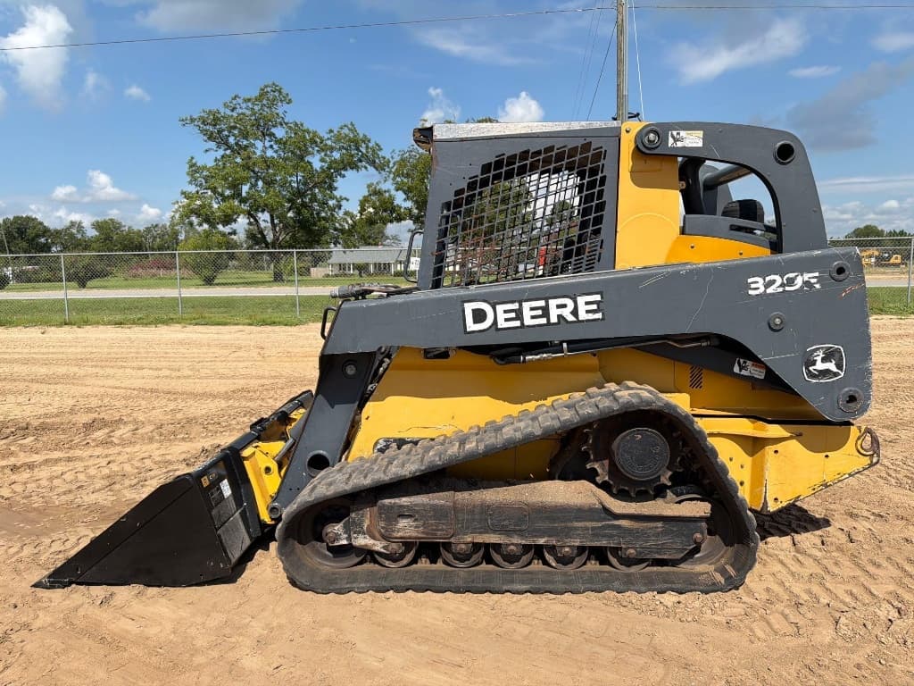 2016 JOHN DEERE 329E — photo 1