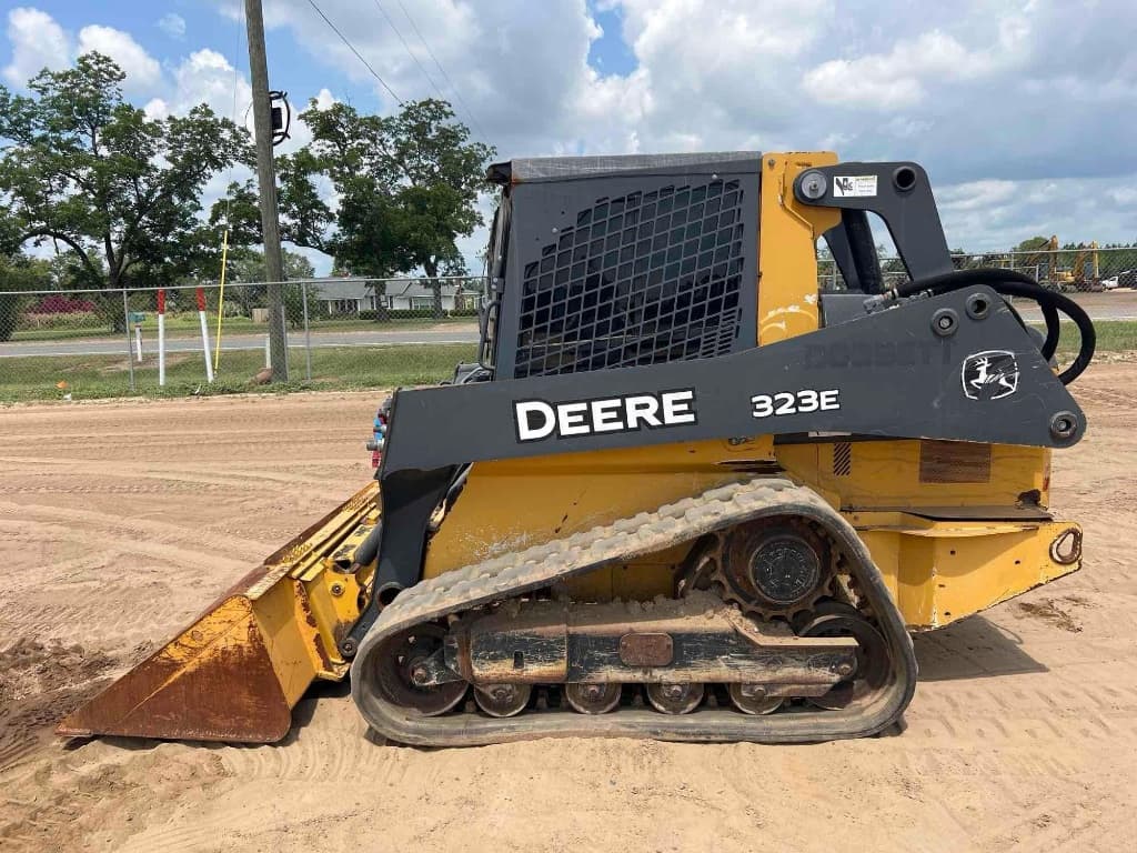 2015 JOHN DEERE 323E — photo 1