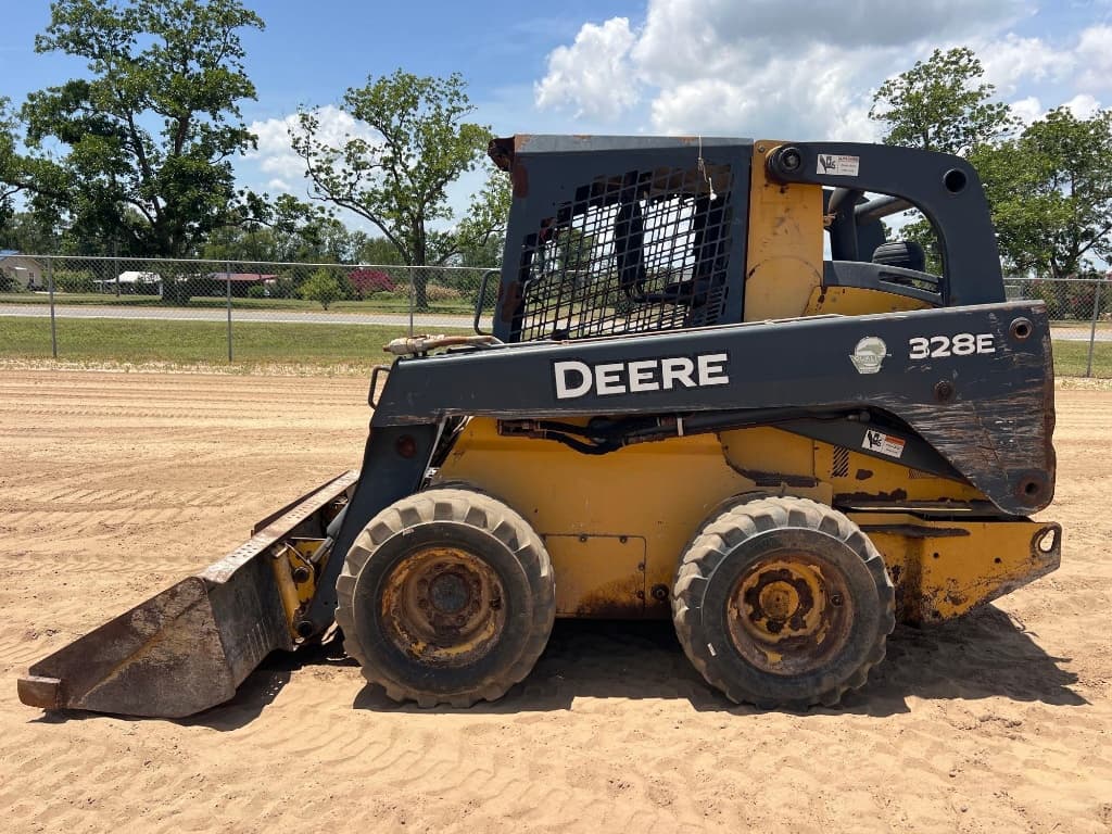 2015 JOHN DEERE 328E — photo 1