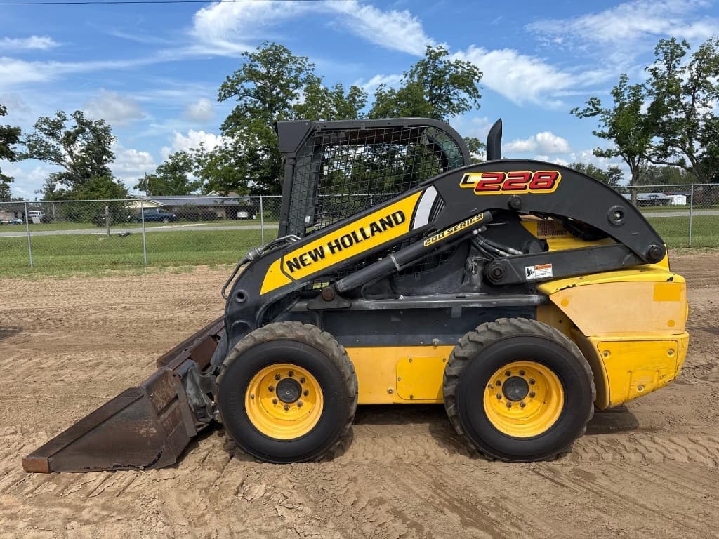 2015 NEW HOLLAND L228 — photo 1