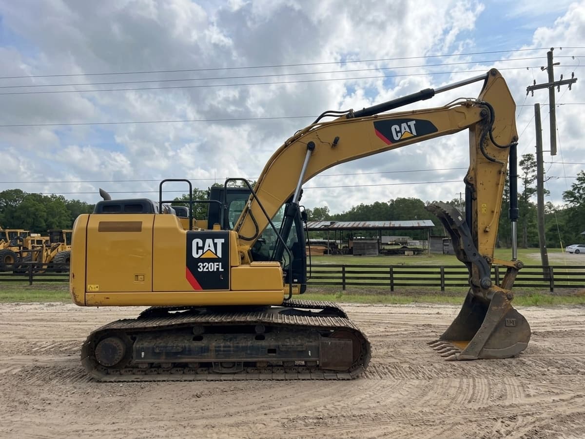 2017 CATERPILLAR 320FL — photo 1