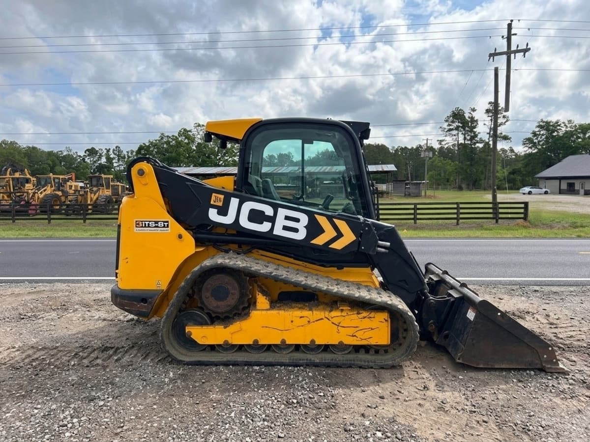 2017 JCB 3TS-8T — photo 1
