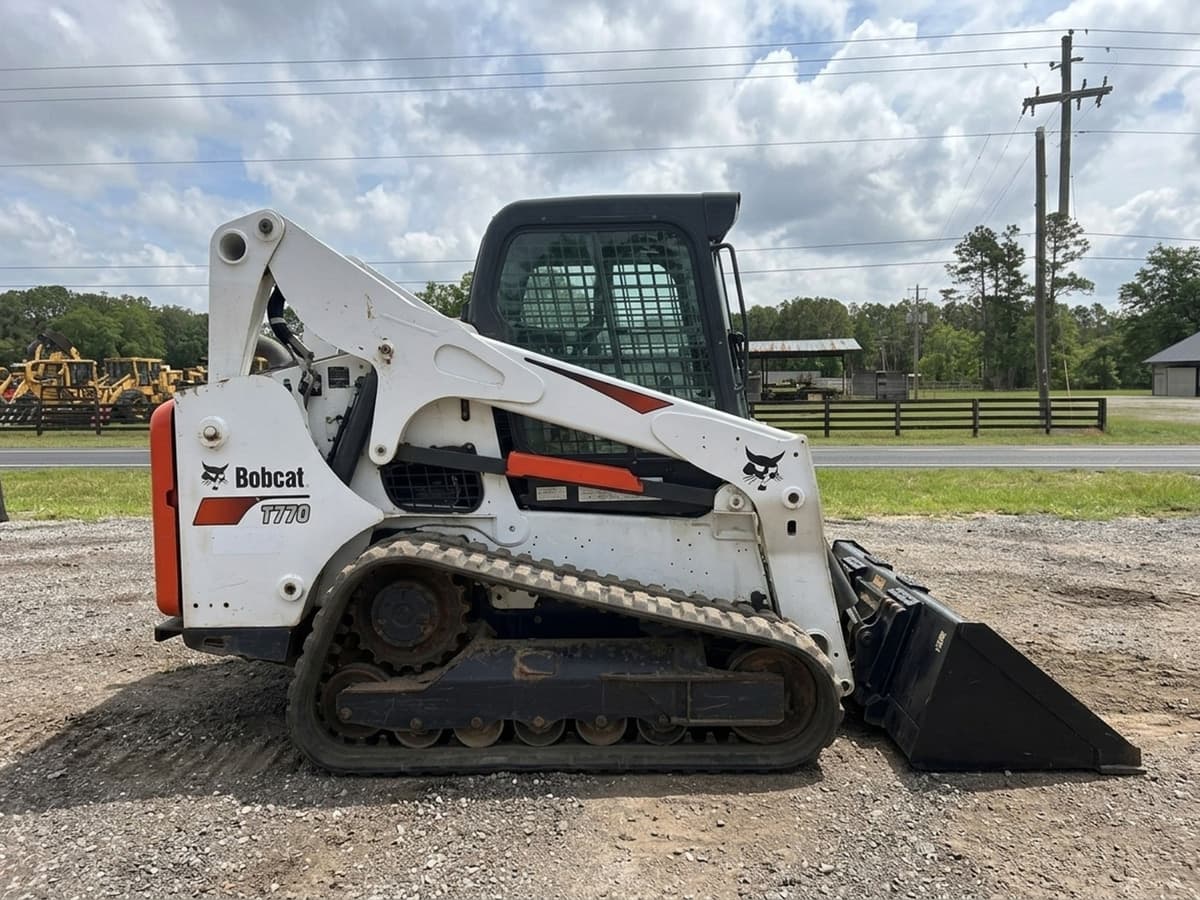 2019 BOBCAT T770 — photo 1