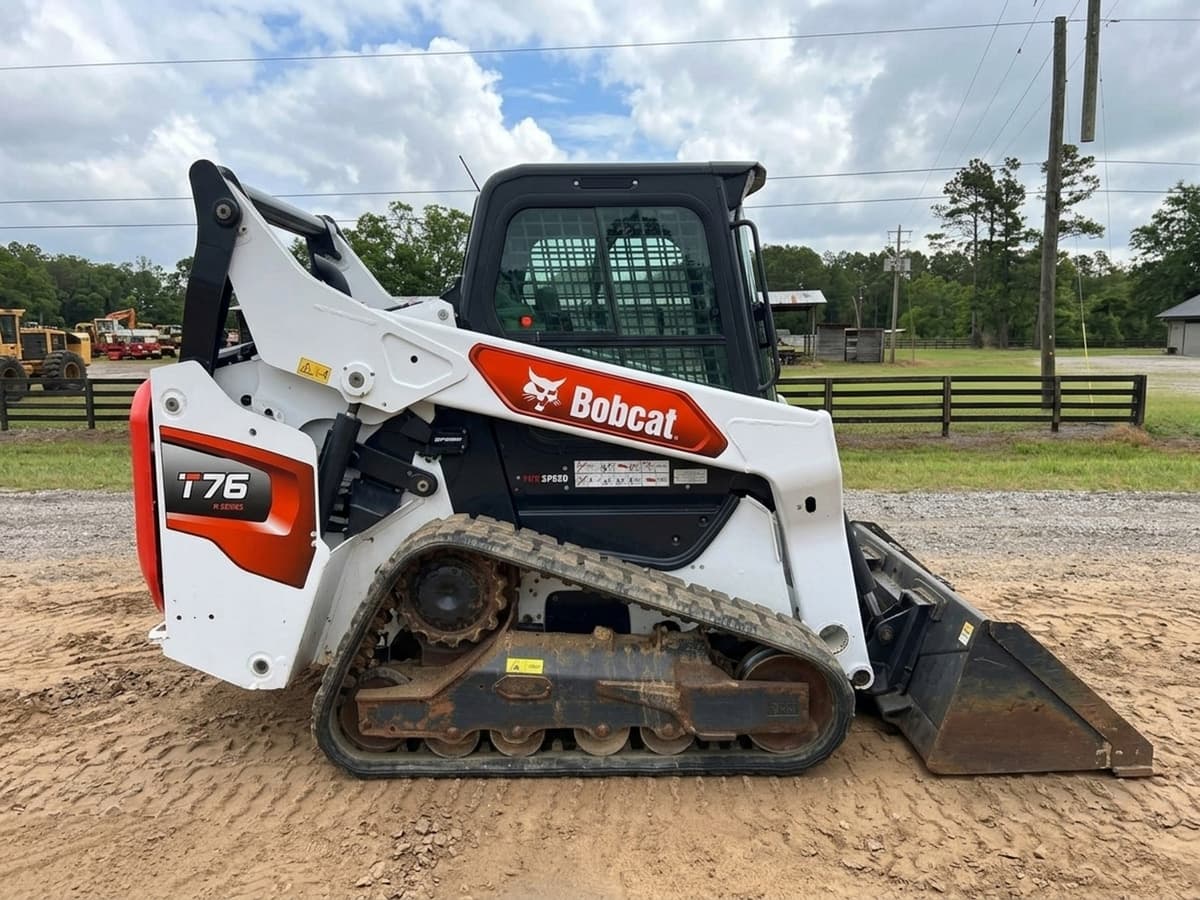 2020 BOBCAT T76 — photo 1