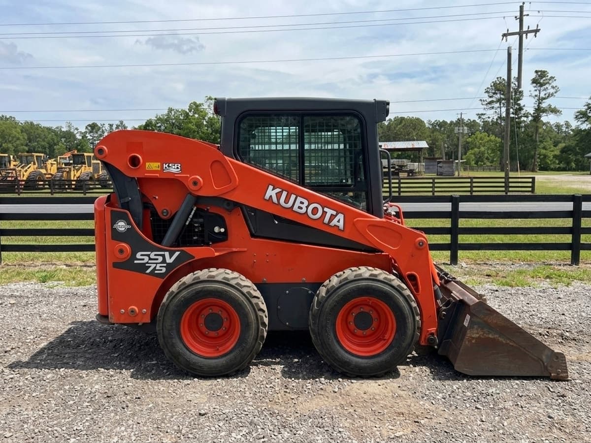 2020 KUBOTA SSV75 — photo 1