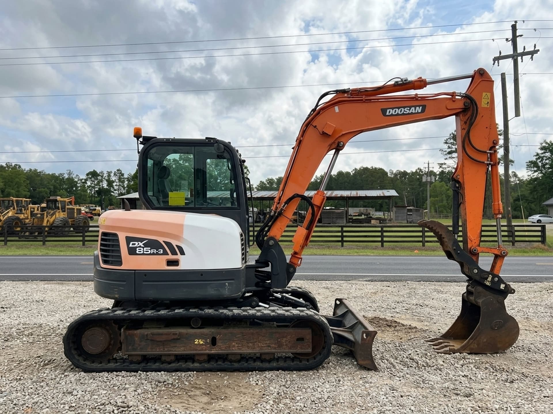 2015 DOOSAN DX85R-3 — photo 1