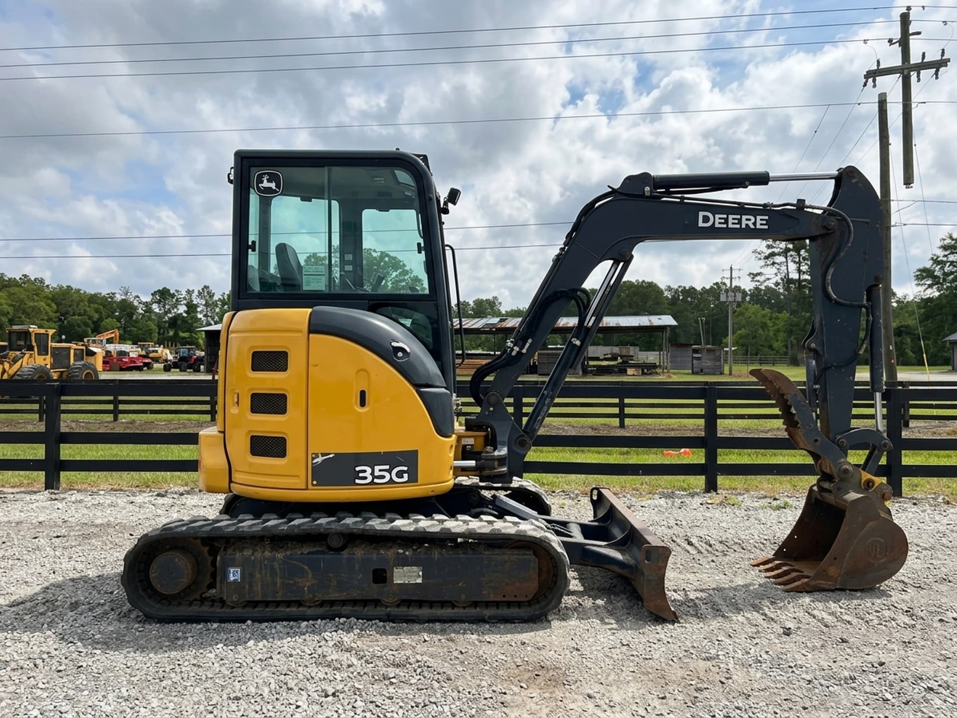 2017 DEERE 35G — photo 1