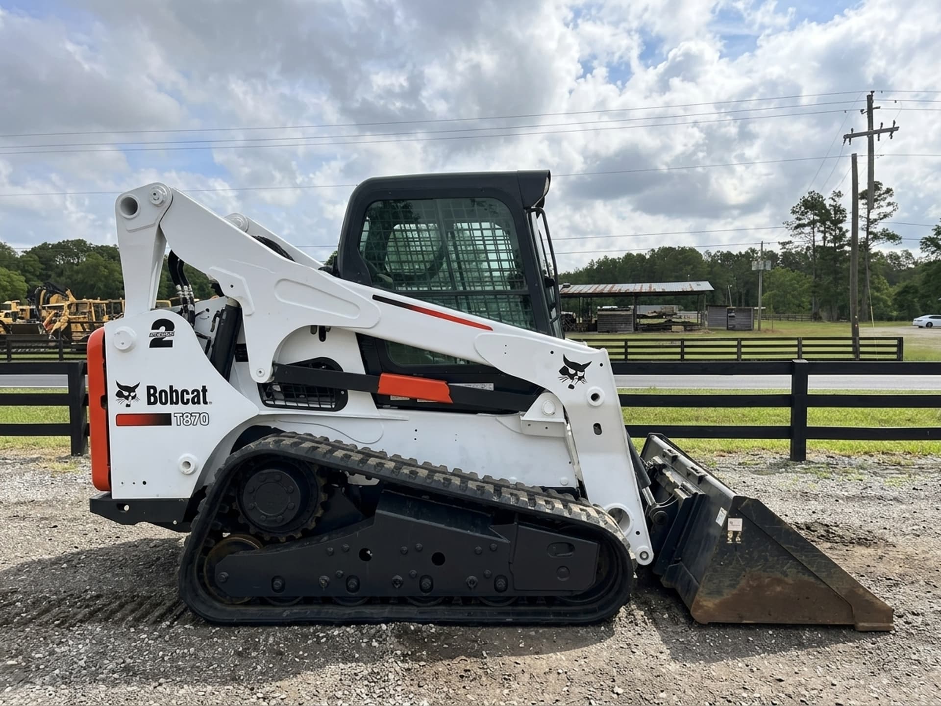 2011 BOBCAT T870 — photo 1