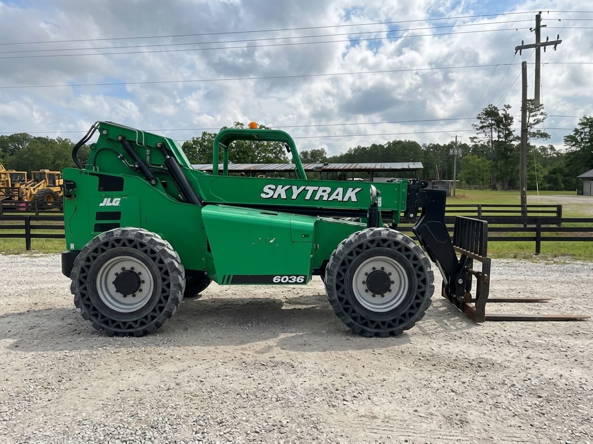 2017 SKY TRAK 6036 — photo 1