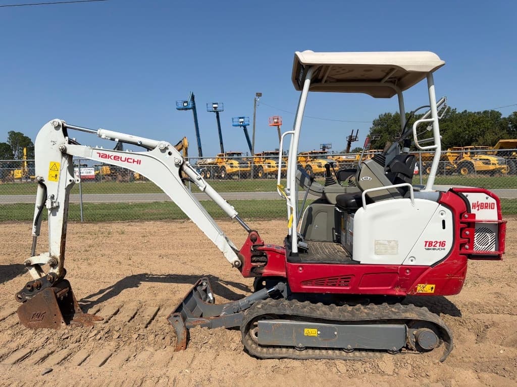 2022 TAKEUCHI TB216 — photo 1