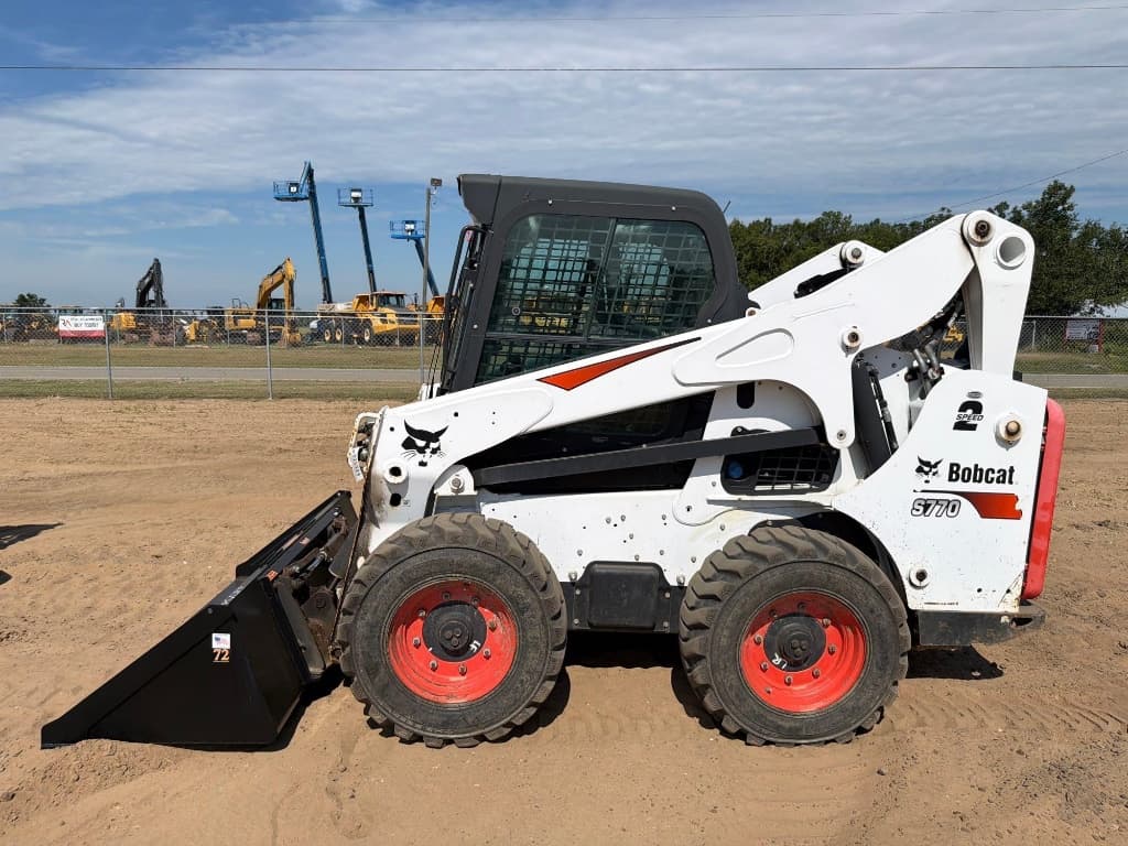 2019 BOBCAT S770 — photo 1