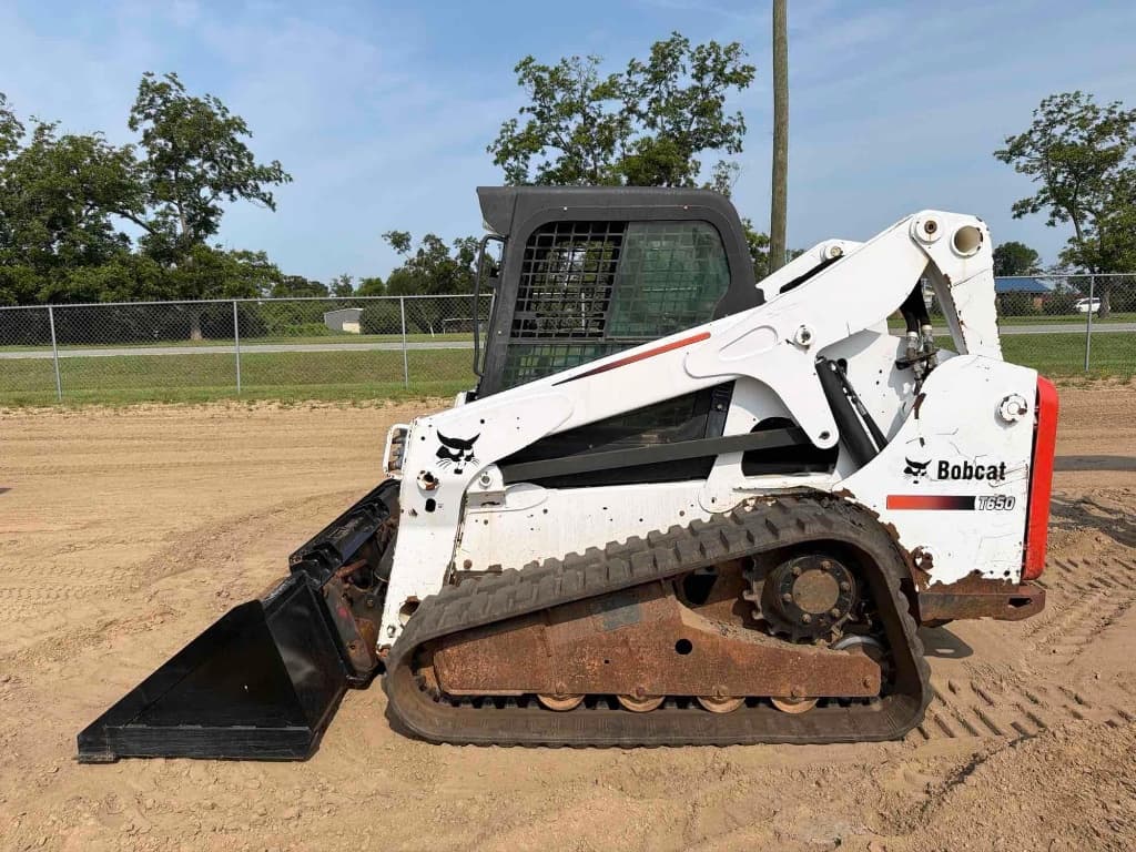 2014 BOBCAT T650 — photo 1