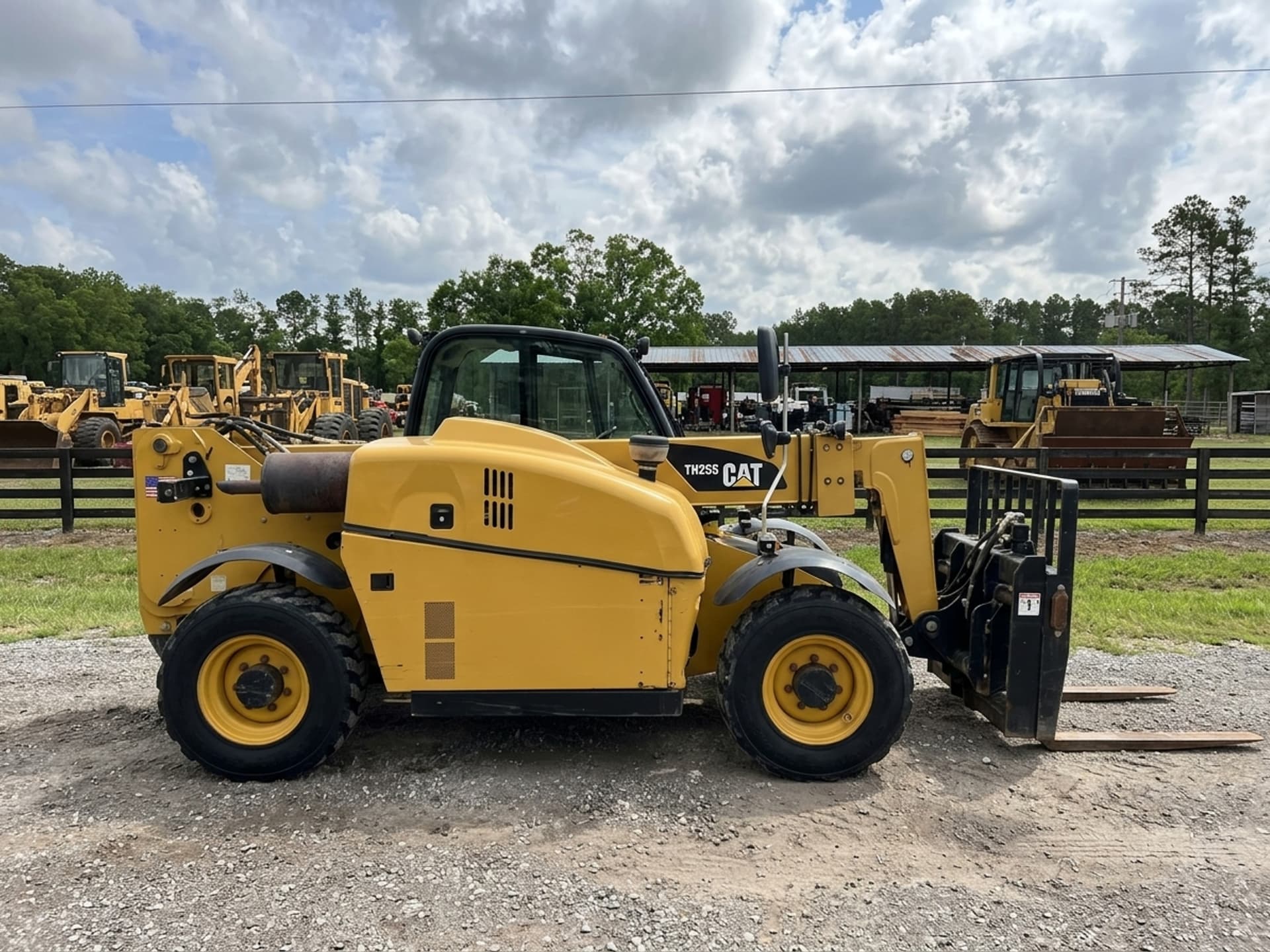 2013 CATERPILLAR TH255 — photo 1