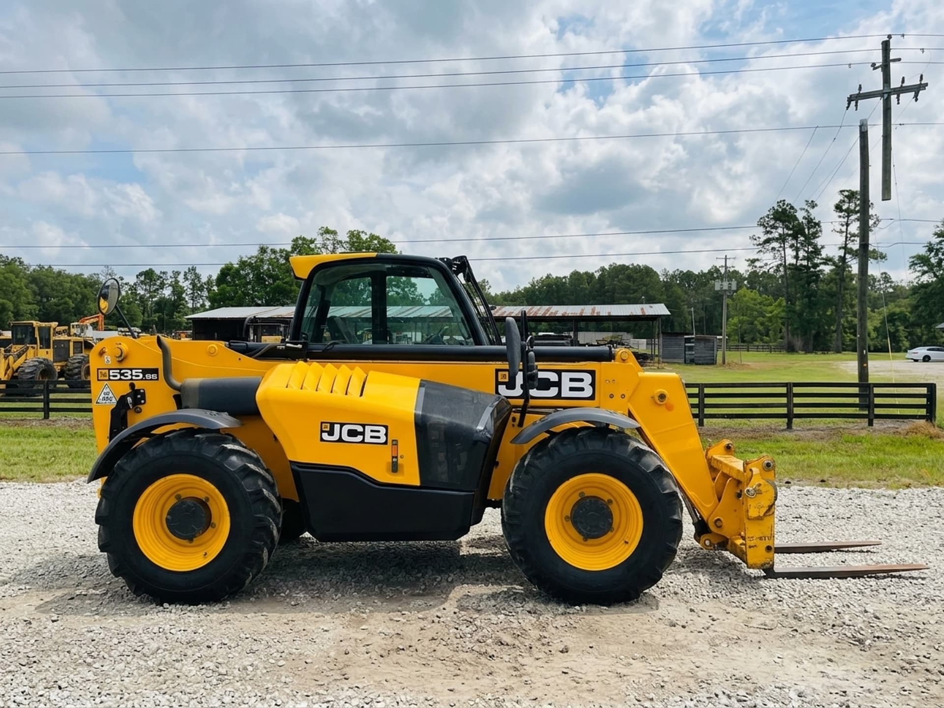 2017 JCB 535-95 — photo 1