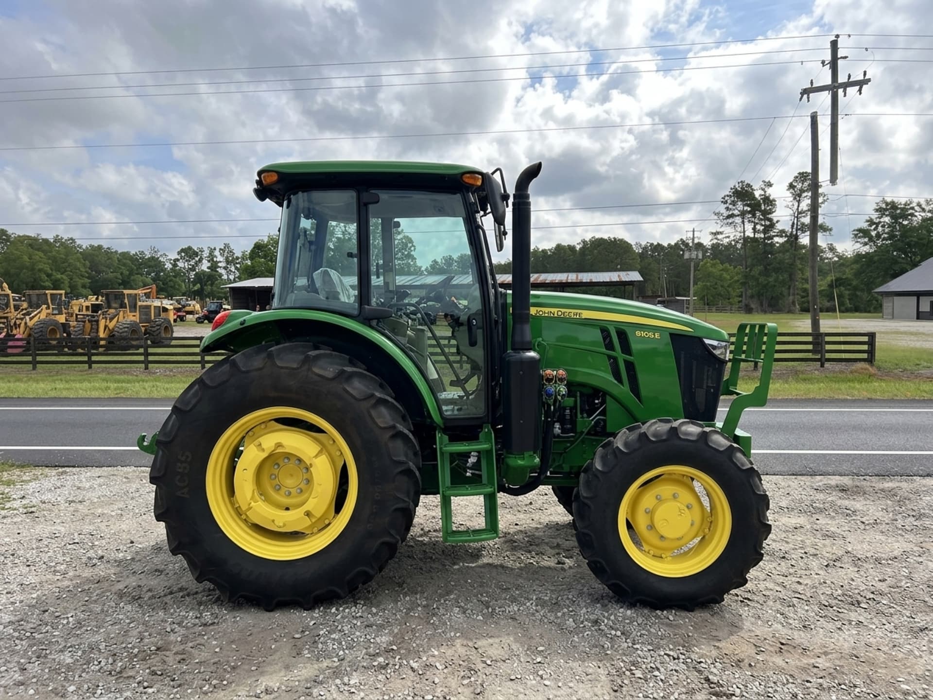2023 JOHN DEERE 6105E